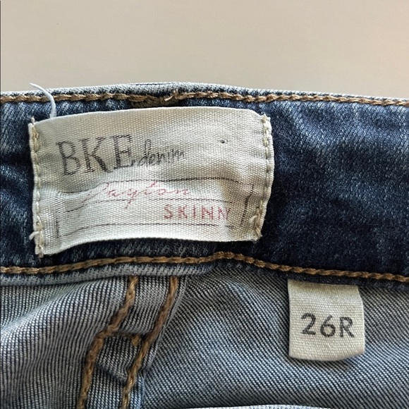 BKE Payton Skinny Mid Rise Size 26R - Picture 10 of 16